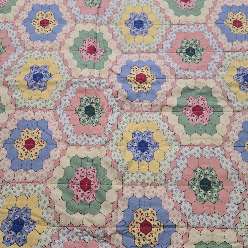 VTG Handmade Baby Crib Quilt GrannyCore Grandma's Garden 70's 42x38" CottageCore - Picture 3 of 6